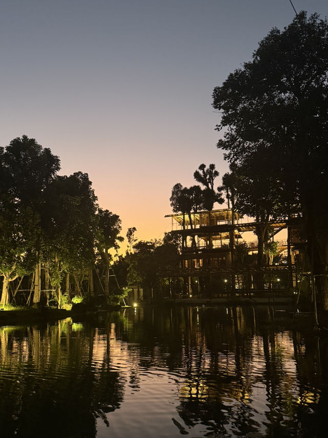 เที่ยวบ้านต้นไม้ริมทะเล ใกล้สนามบินชุมพร 