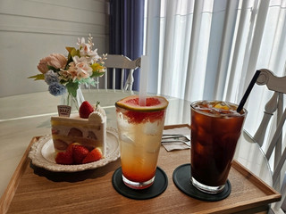 ☕ 수원 카페디아즈 부티끄 : 유럽 감성의 플라워 가든 카페 🌸✨