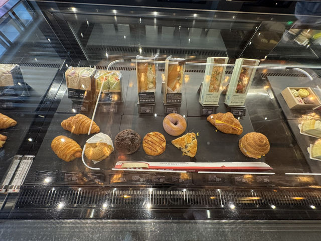 ☕ STARBUCKS RESERVE (Beijing Fun / Beijingfang) — Good Coffee, but Service Lacks Genuine Warmth