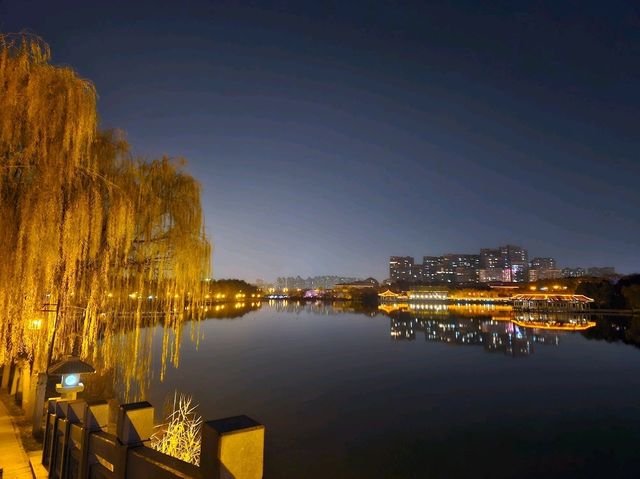 인공 호수 곡강지의 밤 풍경 인공 호수 곡강지의 밤 풍경