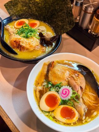 Akihabara Cuisine｜Rich Chicken Broth Ramen with a Whole Chicken Leg