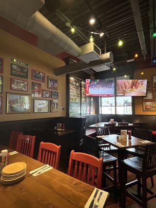 If you're in Guelph and craving Italian food, don't miss East Side Mario's! Previously visited a cafe on Stone Rd W.