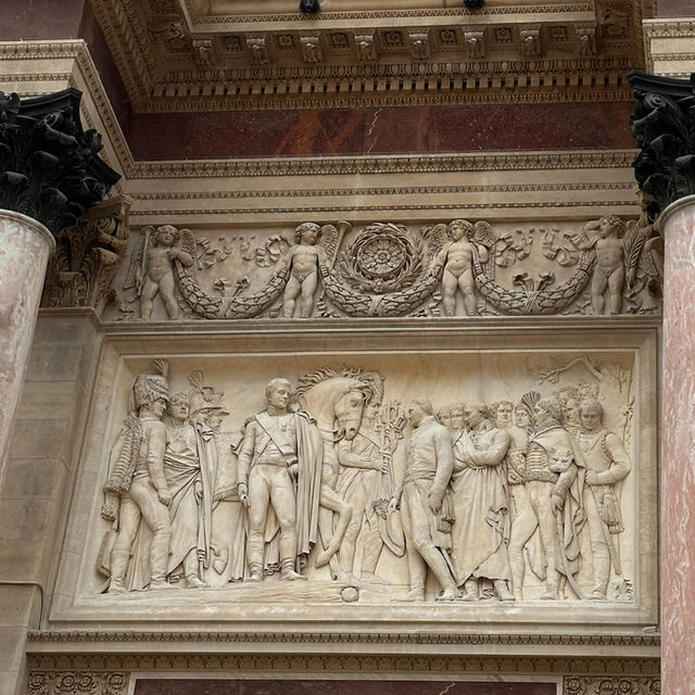 A miniature of the arc de triomphe? 👀