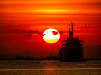Manila Bay: Enjoy the stunning sunset and historical significance!