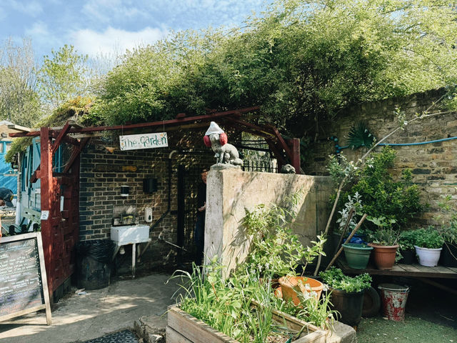 🐐 Hackney City Farm: A Slice of Countryside in the Heart of East London