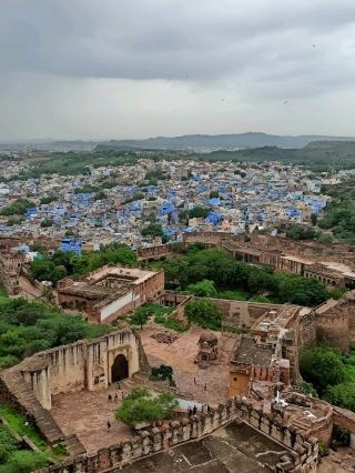 Jodhpur: The Blue City Beneath a Majestic Fort