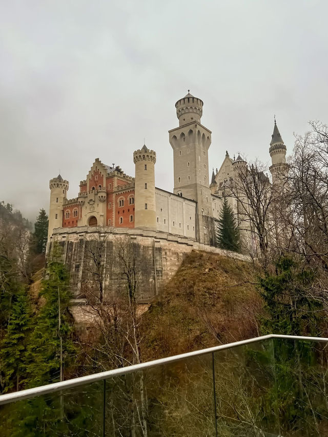 Straight out of a fairytale — welcome to Schloss Neuschwanstein 🏰✨