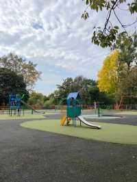 Queen’s Park in Autumn – A Symphony of Colour and Calm