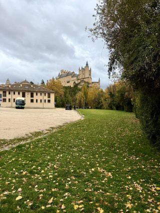 沿著拉阿拉梅達的倒影