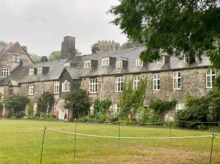 德文郡的沙發傳奇：沙發征服了奶油茶！