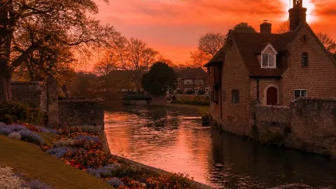 ✨ Looking for the perfect day trip from London? Here are 3 dreamy places you need to visit! 🇬🇧 — traveler post in Rye