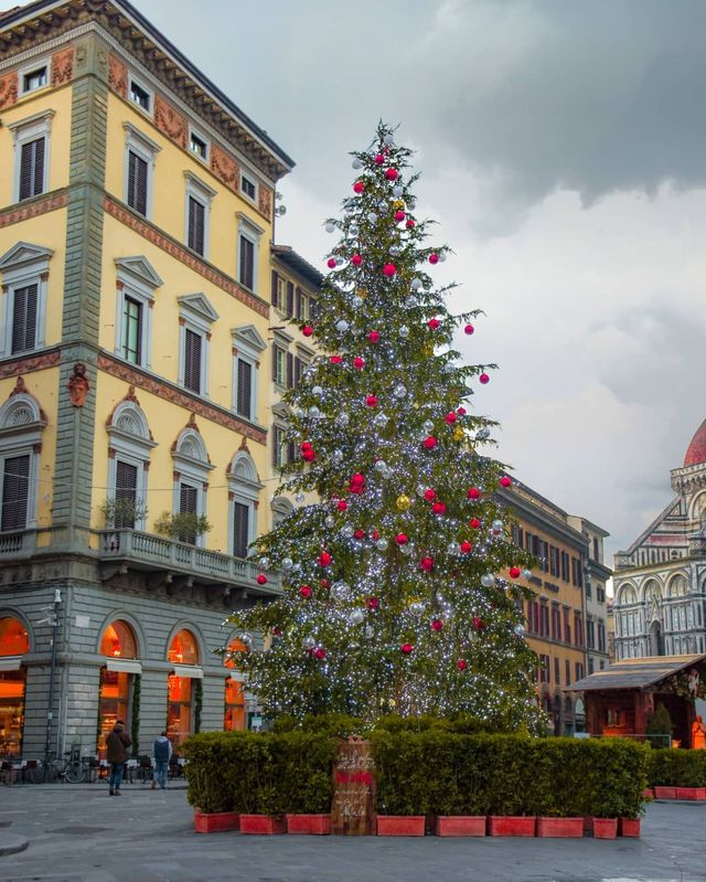 Exploring Florence in Festive Mood: Discovering the City's Hidden Gems through Weather