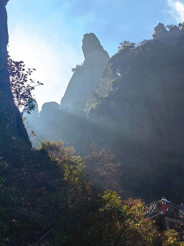 三清山,在14億年花崗岩包圍中的秀美石林 三清山,在14億年花崗岩包圍中的秀美石林