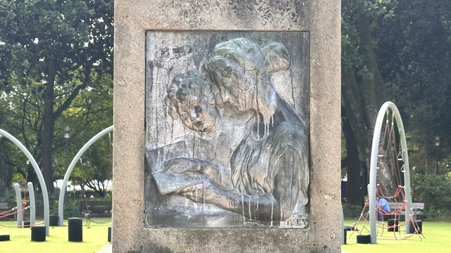 獻給政治家愛德華多·維森蒂的紀念碑Monumento a V