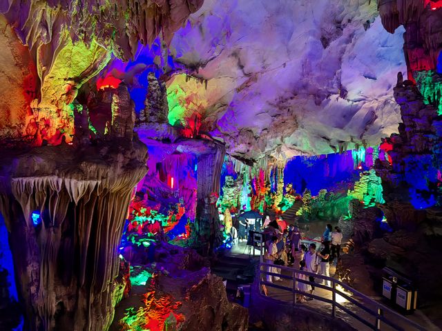 來封開感受大自然的鬼斧神工，溶洞瑤池，千層峰，大斑石