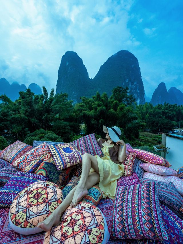 Traversed two thousand kilometers, solely to reside within this ink wash painting of Yangshuo.