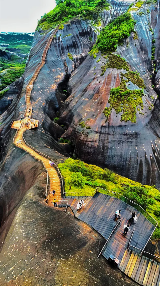 Chenzhou - Fengyiling - A unique Danxia landform landscape