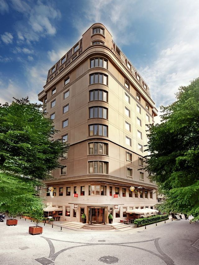 🌟 Unforgettable Stays in Istanbul: Top Hotels to Book! 🏨✈️