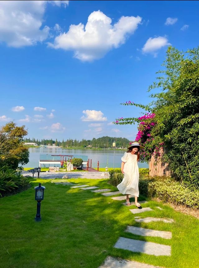 住進風景裡有大草坪有湖泊讓自己慢下來