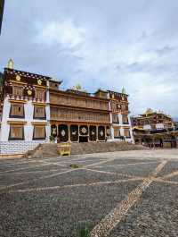 嘎丹桑批羅布岭寺：康巴藏區的佛教藝術殿堂。