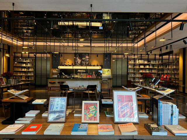 深圳木棉花酒店 咖啡與書籍的碰撞 香港北京異地情侶週末住哪系列第二期 酒店名字：深圳羅湖木棉花酒店 。