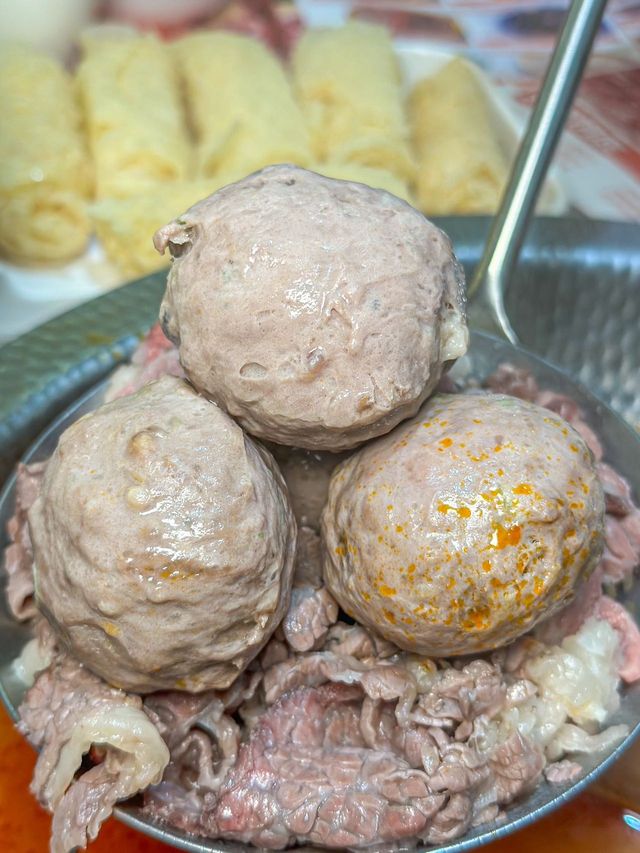 大目牛肉火鍋  好好玩。