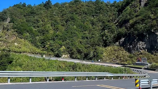 上饶懷玉山，雲海之巔上的豐碑。