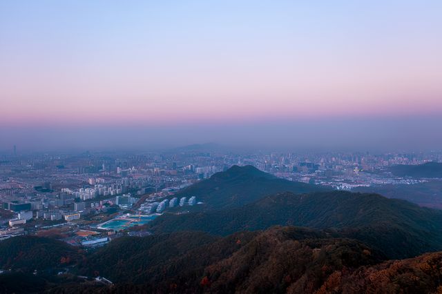 杭州北高峰徒步記，攀頂賞景，血月難忘，扭傷亦值