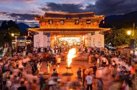 《玉龍劃船：悠遊仙境之旅》
