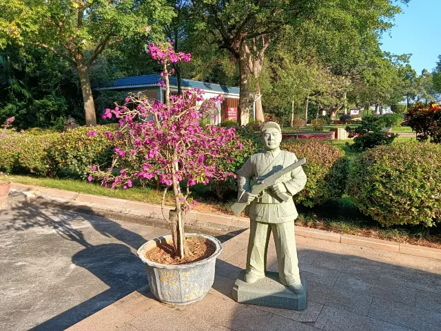 동산 전투 열사 묘지