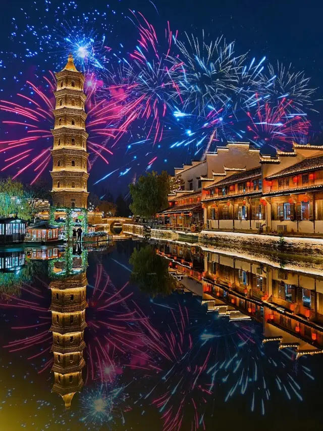 銅梨橋古鎮煙花，點亮夜晚的璀璨瞬間