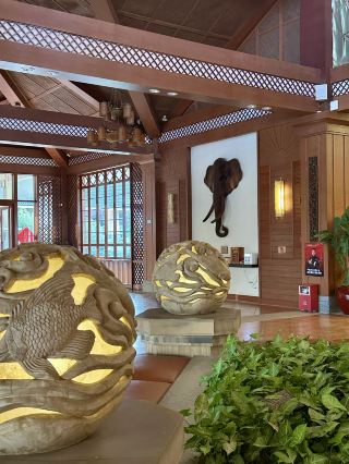 2 hours from Guangzhou, Bali-style hot spring resort