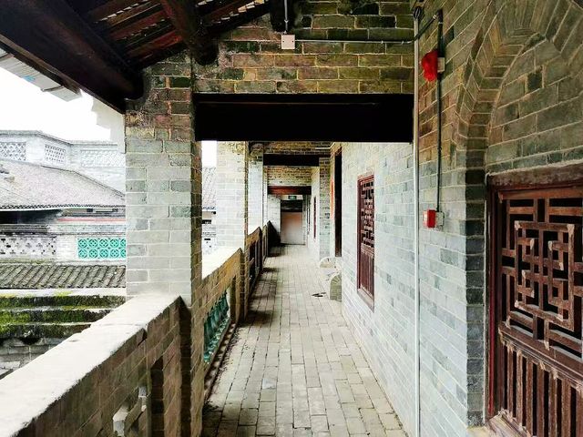 一座大宅院，四位大將軍