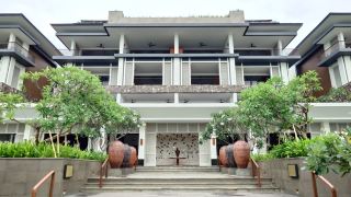 The top-tier Sira Resort & Villas, a Luxury Collection Hotel, Lombok is fantastic.