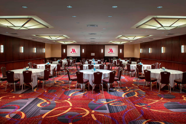 紐約馬奎斯萬豪酒店 | Marquis Marriott NYC   地址：1535 Bro
