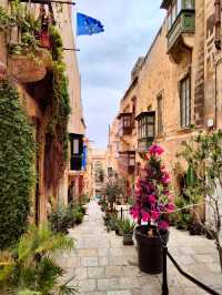 A Quiet Morning in Malta: Walking in Valletta's Streets ☕🌥️