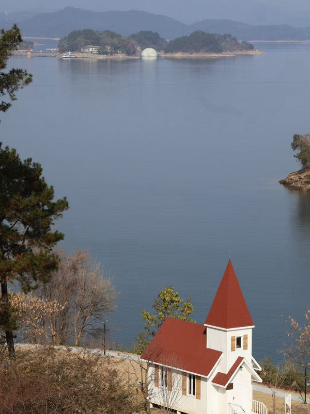 A Chill Escape to Qiandao Lake Beer Town 🍻