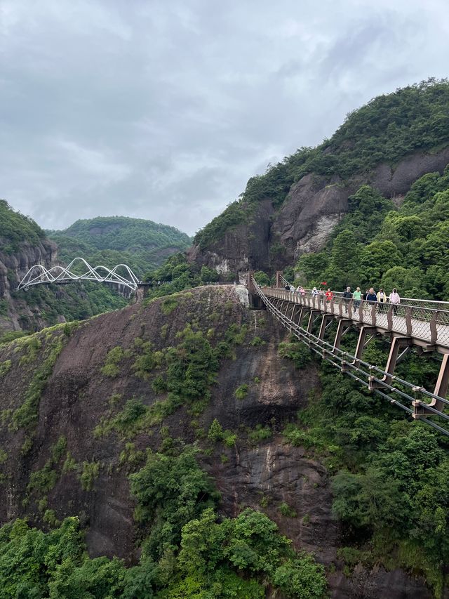 《在神仙居嘅雲端，同火山岩對話：一場地質迷嘅奇幻漂流》【
