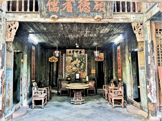 Backpacker’s Guide to Fenghuang Ancient Town: A Journey Through Time and Frame