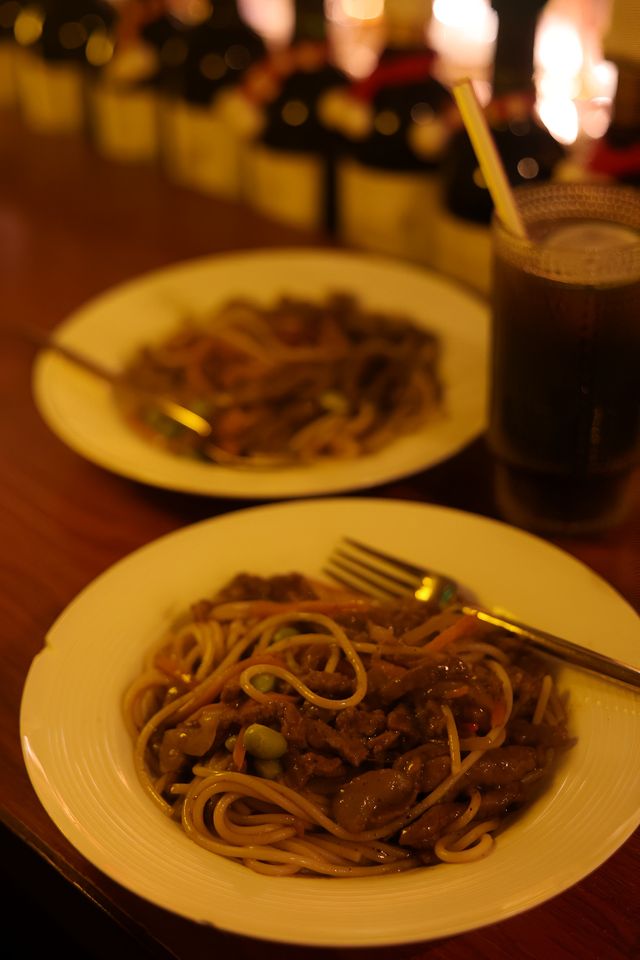 食完飯偶然發現一間小眾酒吧 so chill