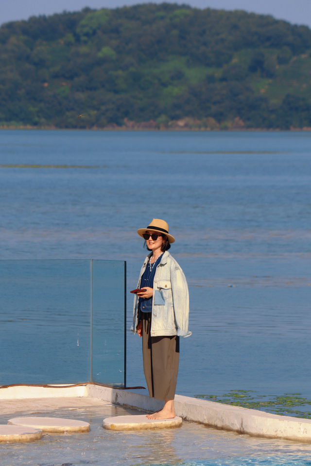 夏日炎炎，解鎖無邊際泳池嘅絕美POSE，湖景民宿