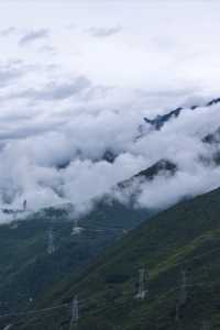 康定嘅河,係穿城而過嘅溫柔——鏡頭裡嘅溜溜城水色