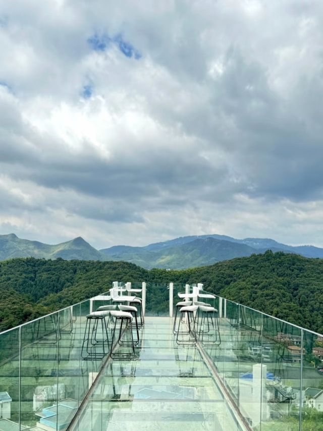 莫干山新晉頂流！藏在3000畝森林裡的「空中愛琴海」