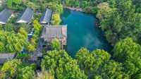 濟南的秋天，若有十分美，五龍潭必占七分。