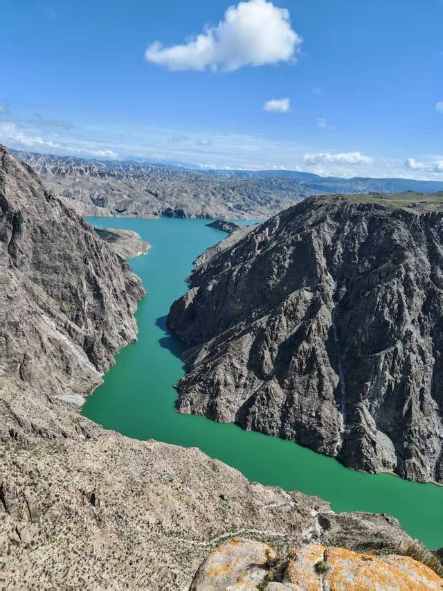 走唐蕃古道，看龍羊峽景區的碧綠色黃河