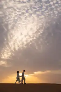 在沙漠夕陽裡我拍到了愛情最浪漫的模樣
