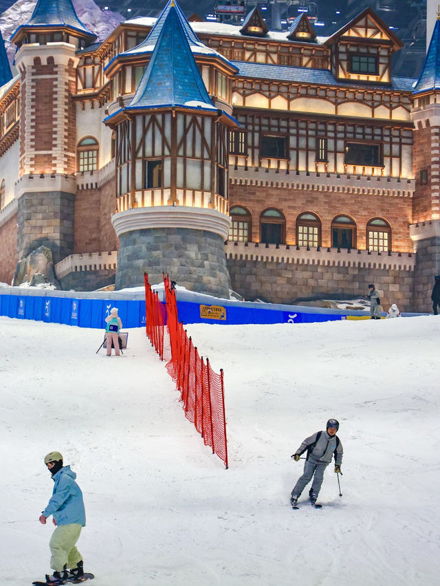 Shanghai’s Epic Indoor Ski Resort – Ice, Snow & Insta-Worthy Vibes! Shanghai’s Epic Indoor Ski Resort – Ice, Snow & Insta-Worthy Vibes!