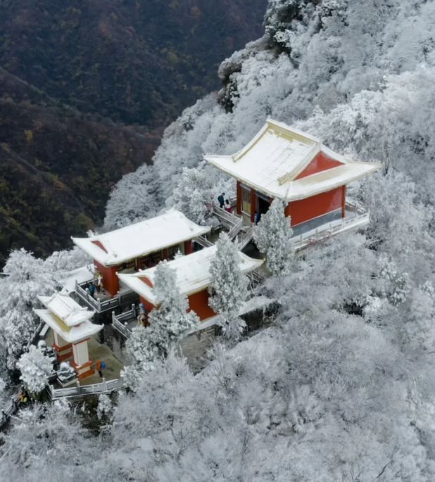 南五臺雪景如畫,瓊花紛飛邀君賞雪 南五臺雪景如畫,瓊花紛飛邀君賞雪