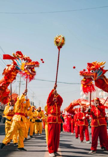 고깔 위의 명절 잔치