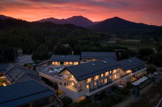 พักผ่อนในฝันหุบเขาลำธารที่ภูเขาหลัวฝู